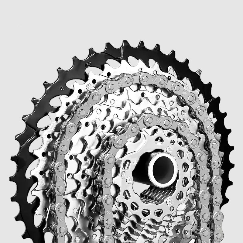 Bicycle cassette and chain on a light gray background with text about compatible cassette types.